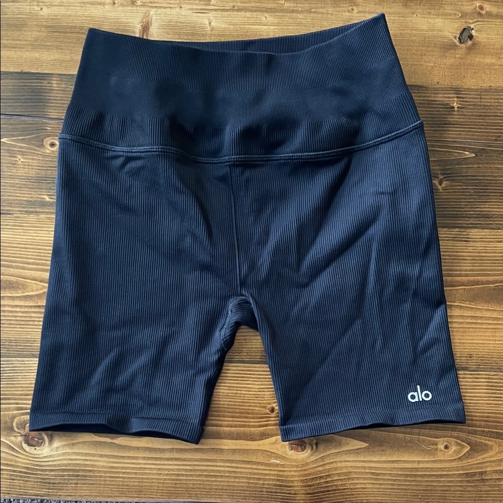 ALO Yoga Women's Black Ribbed Bike Shorts